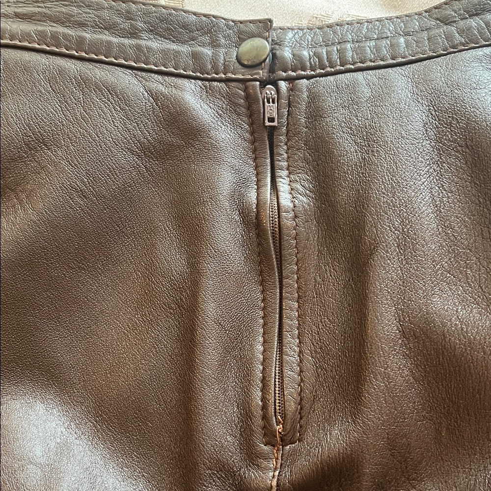 Chic Brown Leather Pencil Skirt - Picture 3 of 3